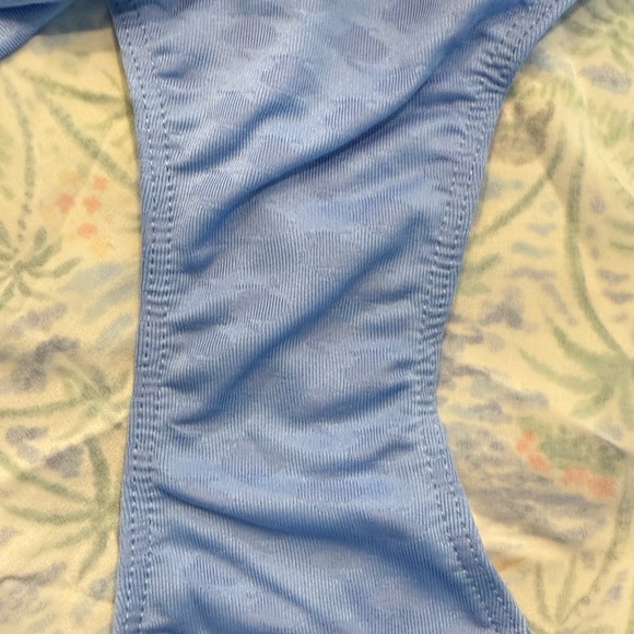 Run Rabbit - Surf n Turf - 4” Running Shorts - Picture 3 of 5